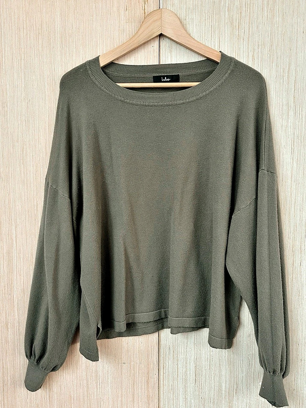 Lulu’s Long Sleeve sweater with balloon sleeves in Green Small Like New